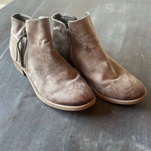 Madeline Girl Women's Ankle Boot Bramble Brown Faux Leather Boot Size 8.5